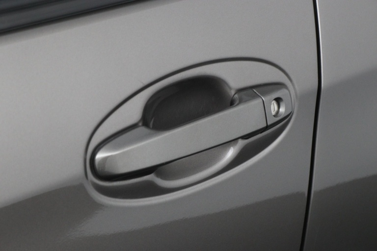 Toyota Yaris - 1.5 Hybrid Bi-Tone 36