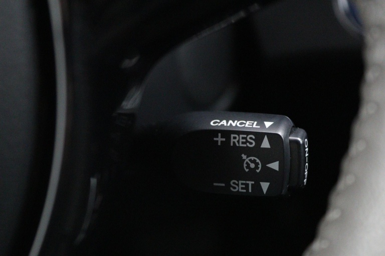 Toyota Yaris - 1.5 Hybrid Bi-Tone 39