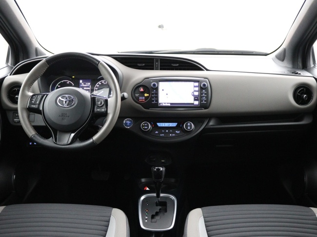 Toyota Yaris - 1.5 Hybrid Bi-Tone