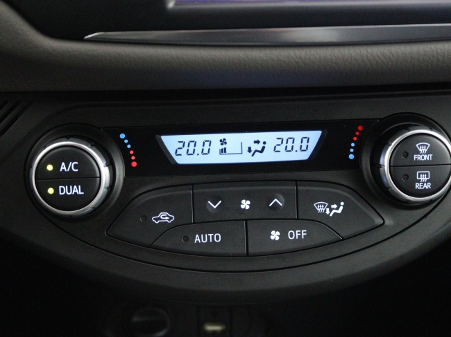 Toyota Yaris - 1.5 Hybrid Bi-Tone