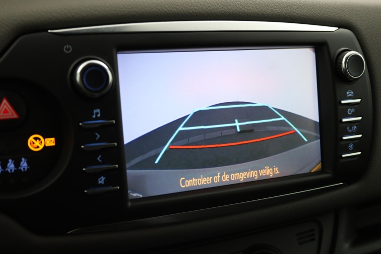 Toyota Yaris - 1.5 Hybrid Bi-Tone 9