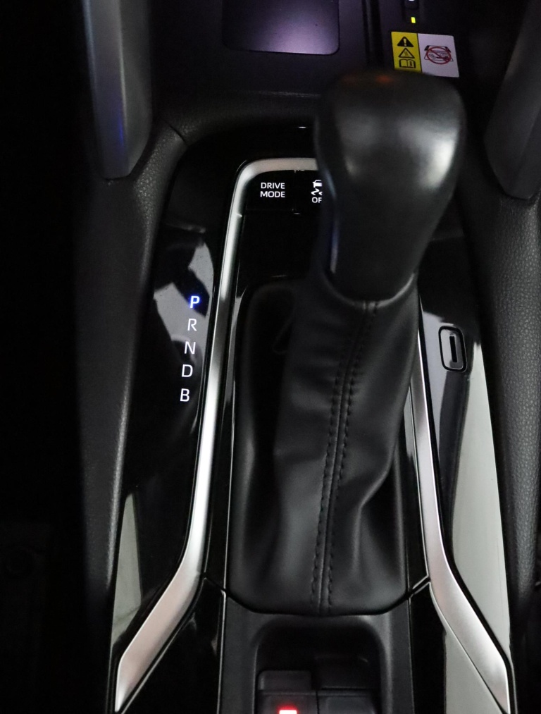 Toyota Corolla Cross - Hybrid 140 Style 26