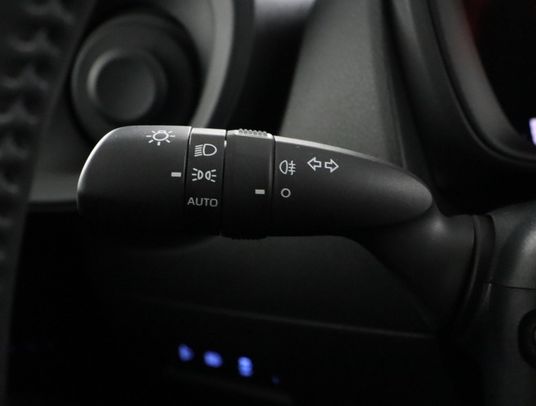 Toyota Aygo X - 1.0 VVT-i MT Play 28