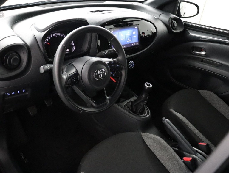 Toyota Aygo X - 1.0 VVT-i MT Play 49