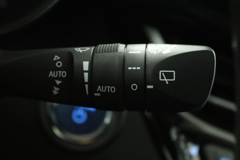 Toyota C-HR - 1.8 Hybrid Premium 32