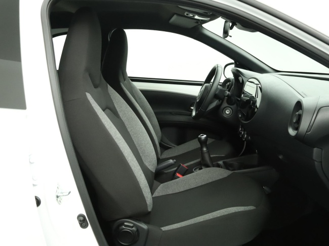 Toyota Aygo X - 1.0 VVT-i MT Play