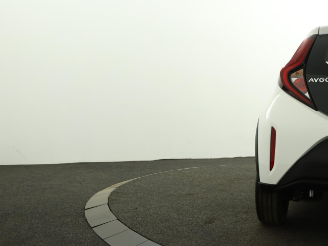 Toyota Aygo X - 1.0 VVT-i MT Play