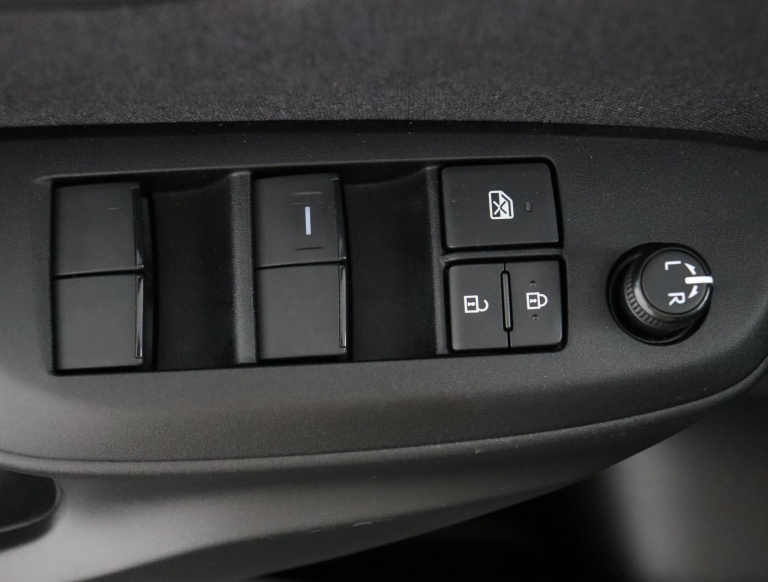 Toyota Yaris - 1.5 VVT-i First Edition 26