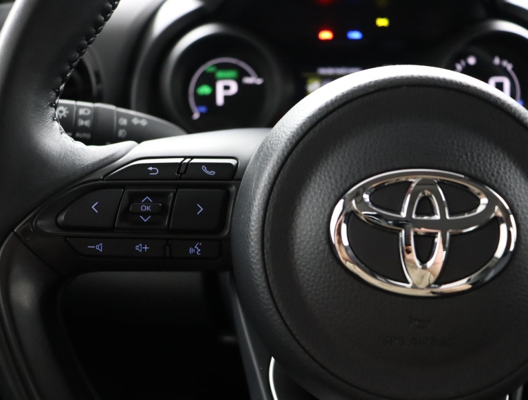 Toyota Yaris - 1.5 Hybrid Dynamic 17