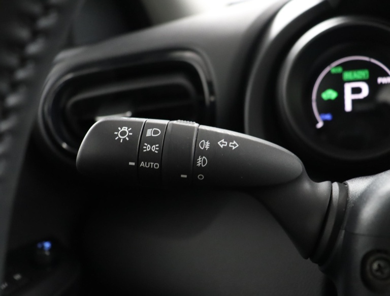 Toyota Yaris - 1.5 Hybrid Dynamic 27