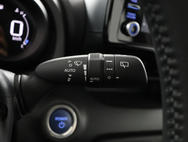 Toyota Yaris - 1.5 Hybrid Dynamic 28