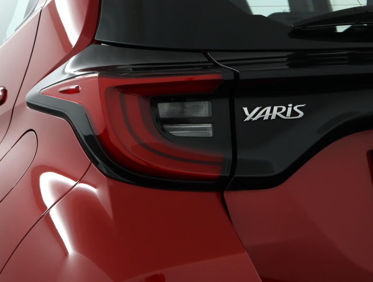Toyota Yaris - 1.5 Hybrid Dynamic 37
