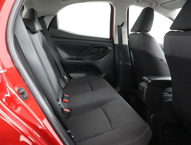 Toyota Yaris - 1.5 Hybrid Dynamic 39