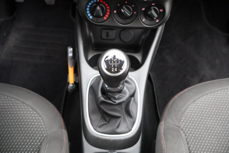 Opel Corsa - 1.4 Online Edition 11