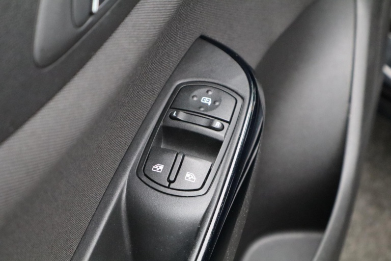 Opel Corsa - 1.4 Online Edition 25