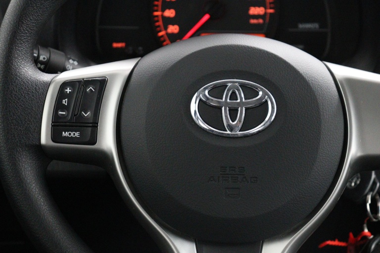 Toyota Yaris - 1.3 VVT-i Now 18