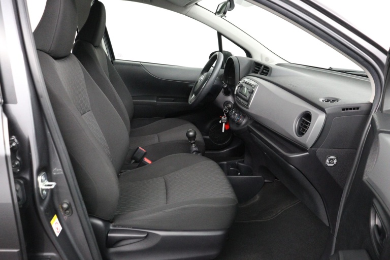 Toyota Yaris - 1.3 VVT-i Now 21