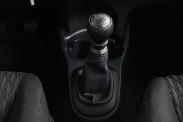 Toyota Yaris - 1.3 VVT-i Now 25