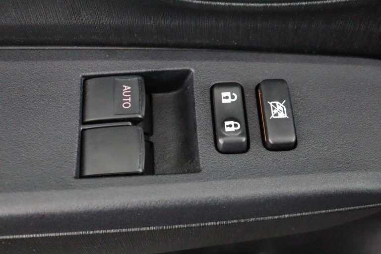 Toyota Yaris - 1.3 VVT-i Now 26