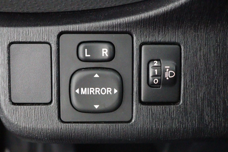 Toyota Yaris - 1.3 VVT-i Now 27