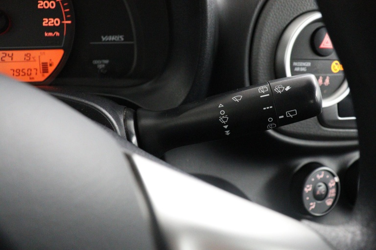 Toyota Yaris - 1.3 VVT-i Now 29