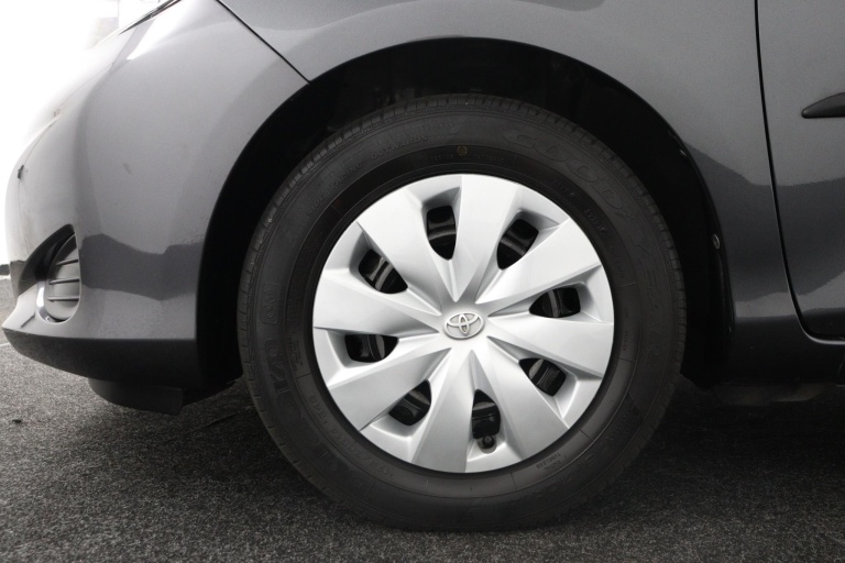 Toyota Yaris - 1.3 VVT-i Now 36