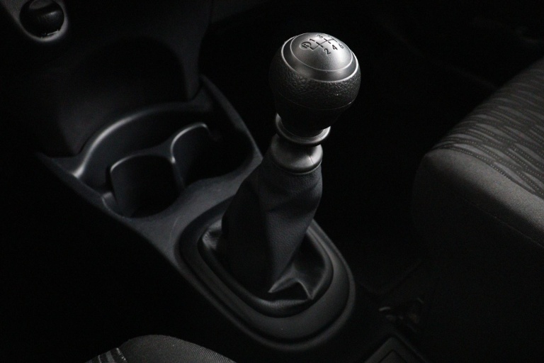 Toyota Yaris - 1.3 VVT-i Now 44