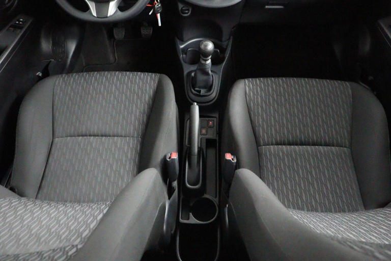 Toyota Yaris - 1.3 VVT-i Now 46