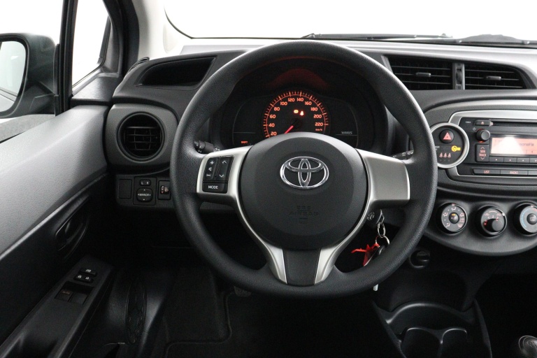Toyota Yaris - 1.3 VVT-i Now 49