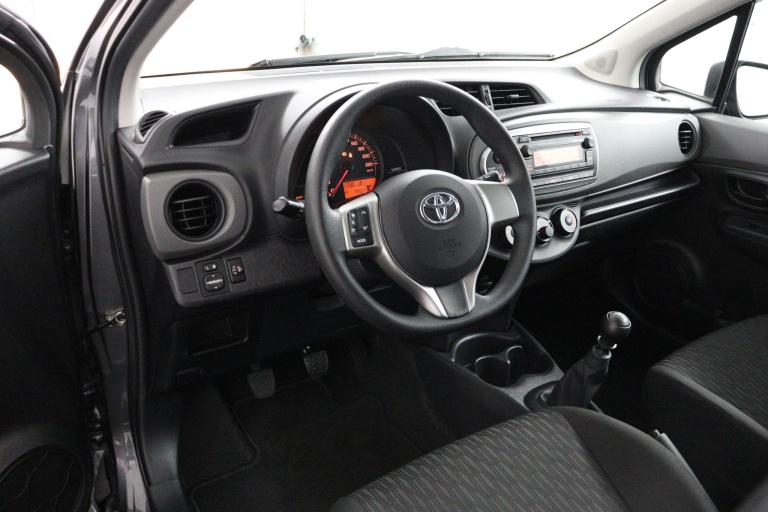 Toyota Yaris - 1.3 VVT-i Now 51