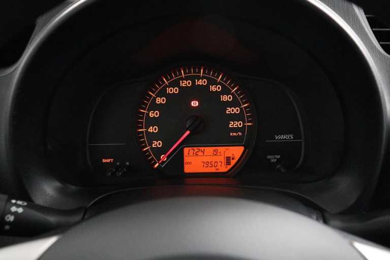 Toyota Yaris - 1.3 VVT-i Now 6