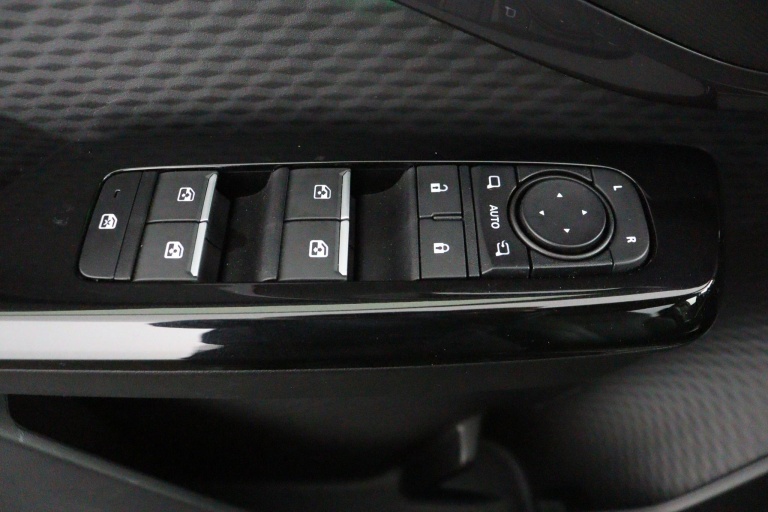 Toyota Urban Cruiser - Executive 61 kWh 26
