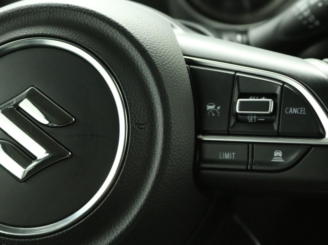 Suzuki Swift - 1.2 Stijl Smart Hybrid