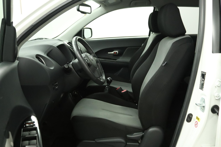 Toyota Urban Cruiser - 1.3 VVT-i Dynamic Pearl 16