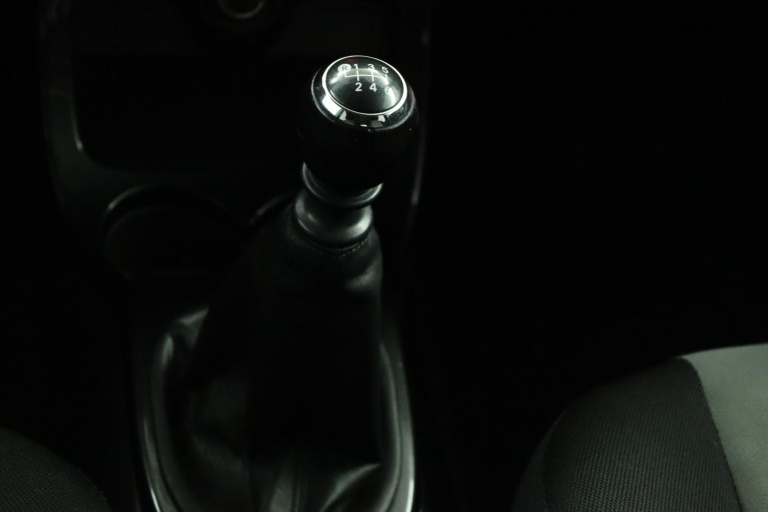 Toyota Urban Cruiser - 1.3 VVT-i Dynamic Pearl 26