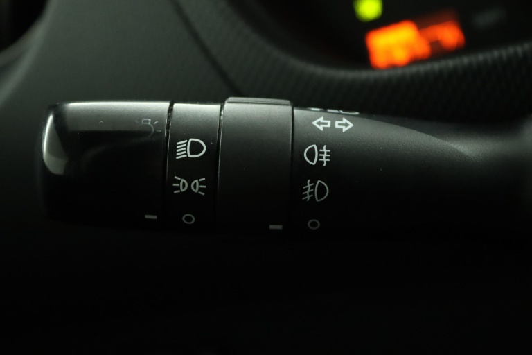 Toyota Urban Cruiser - 1.3 VVT-i Dynamic Pearl 29