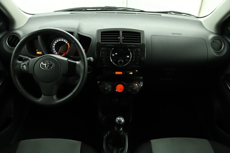 Toyota Urban Cruiser - 1.3 VVT-i Dynamic Pearl 4