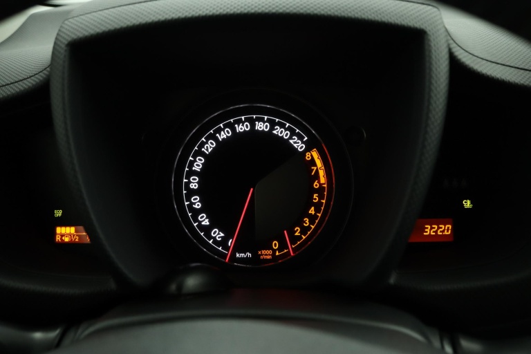 Toyota Urban Cruiser - 1.3 VVT-i Dynamic Pearl 45