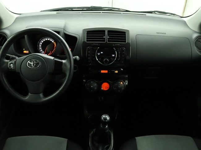 Toyota Urban Cruiser - 1.3 VVT-i Dynamic Pearl