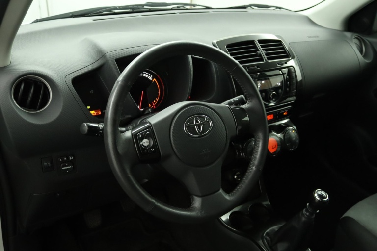 Toyota Urban Cruiser - 1.3 VVT-i Dynamic Pearl 53