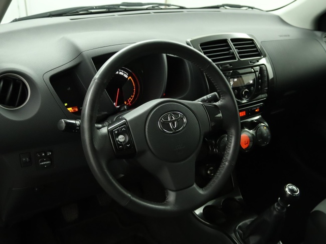 Toyota Urban Cruiser - 1.3 VVT-i Dynamic Pearl