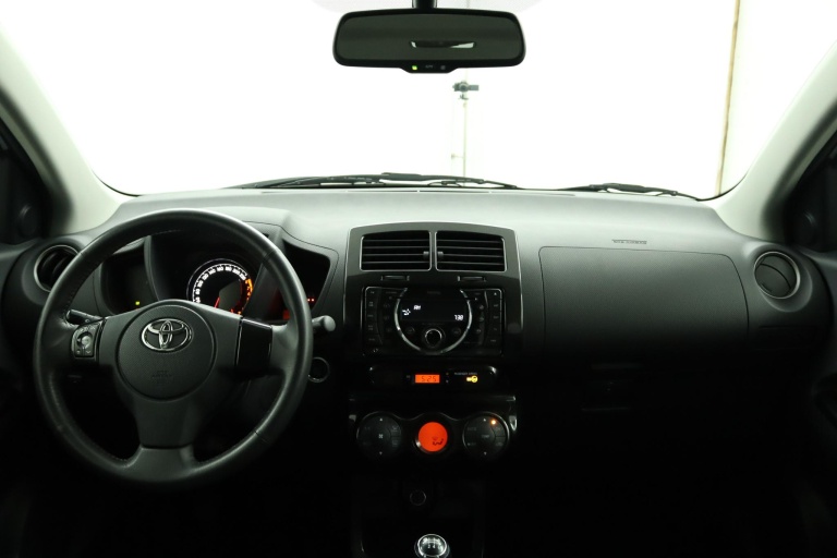 Toyota Urban Cruiser - 1.3 VVT-i Dynamic Pearl 54
