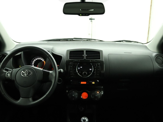 Toyota Urban Cruiser - 1.3 VVT-i Dynamic Pearl