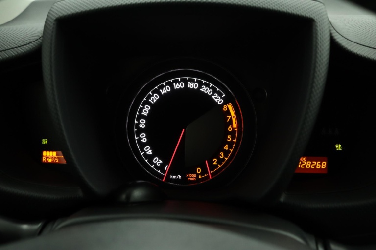 Toyota Urban Cruiser - 1.3 VVT-i Dynamic Pearl 6