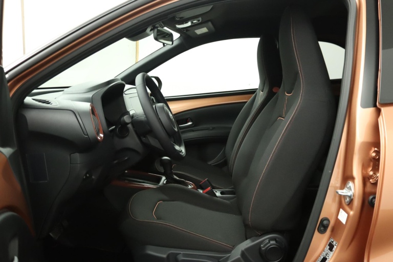 Toyota Aygo X - Hybrid 115 pulse 14