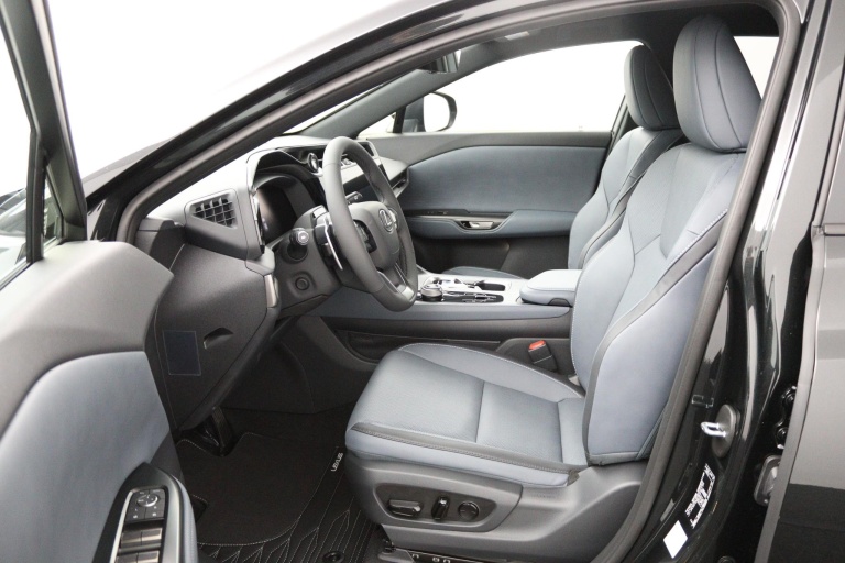 Lexus RZ - 350e 35th Edition 77 kWh 16