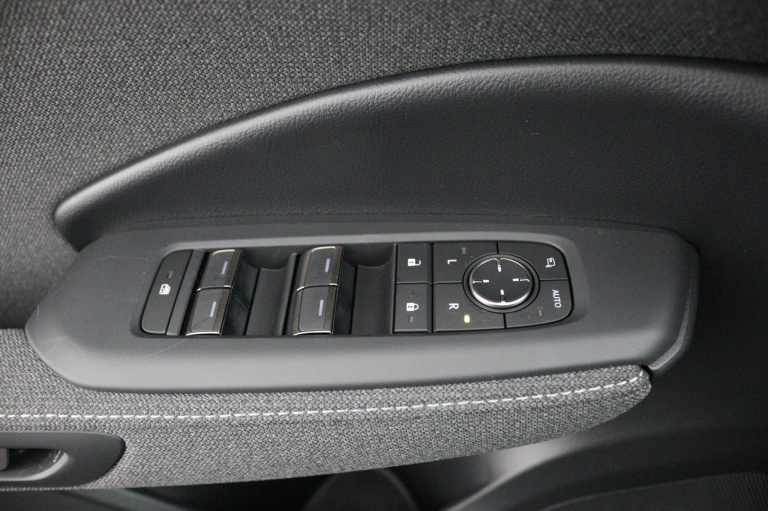 Lexus LBX - 2WD 27