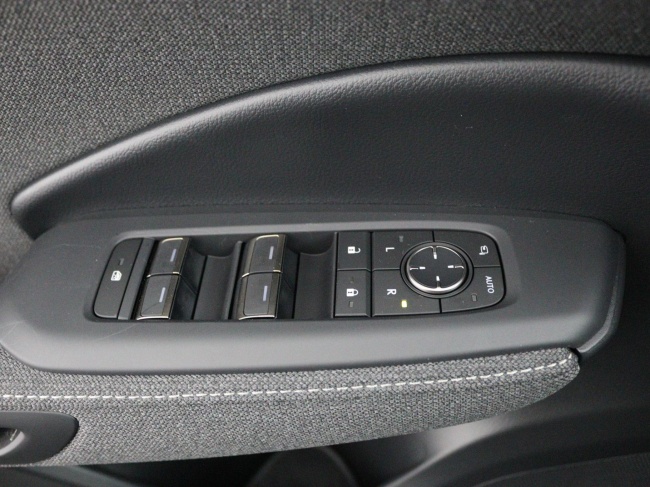 Lexus LBX - 2WD