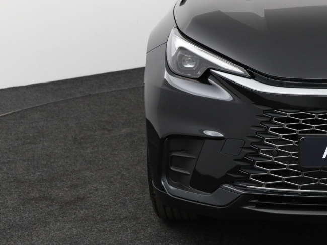 Lexus LBX - 2WD