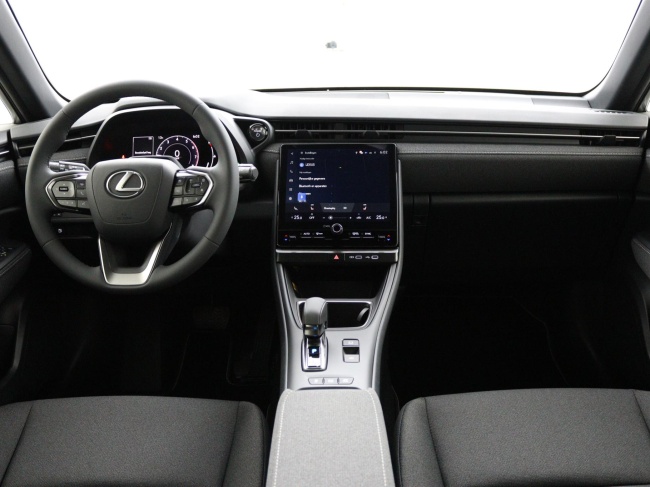 Lexus LBX - 2WD